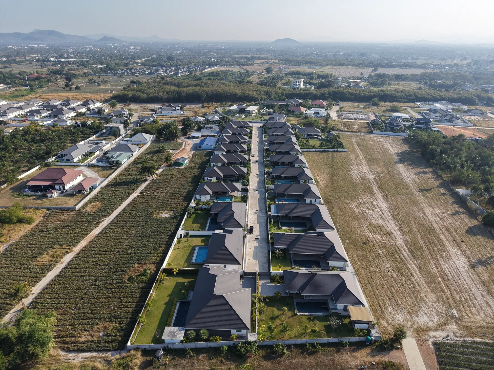 Highland Villas 2 — Mon Mai mature streetscape